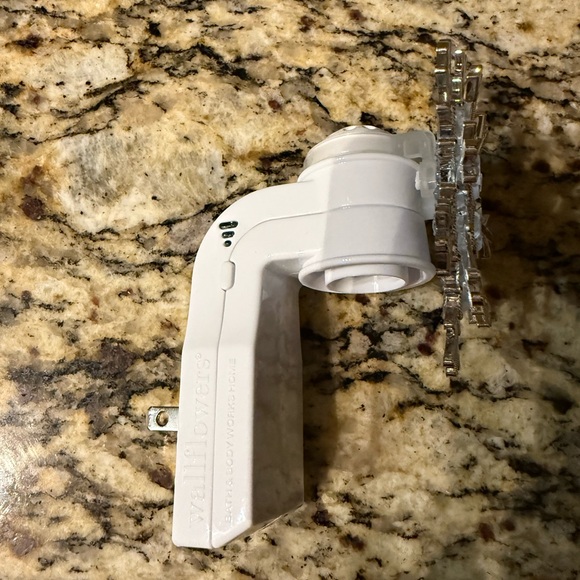 BATH & BODY WORKS SILVER SNOWFLAKE WALLFLOWER PLUG-IN SCENT CONTROL - Picture 8 of 8